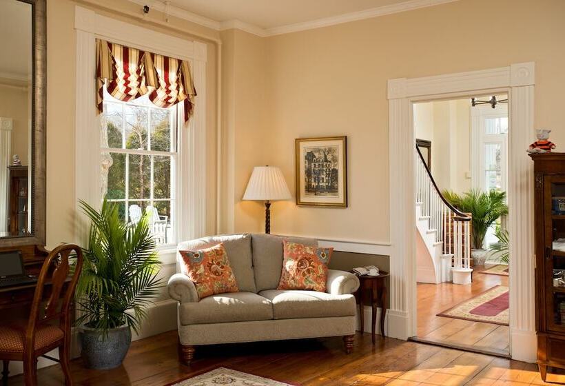 فندق صغير The Inn At Cape Cod