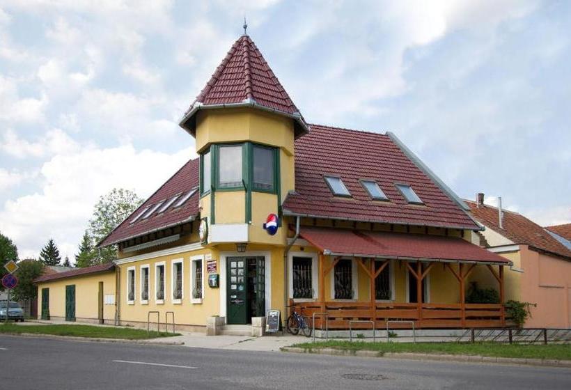 بنسيون Alíz Vendégház