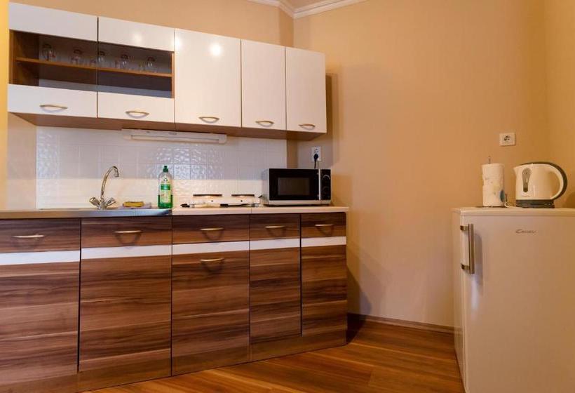 بنسيون Alíz Vendégház