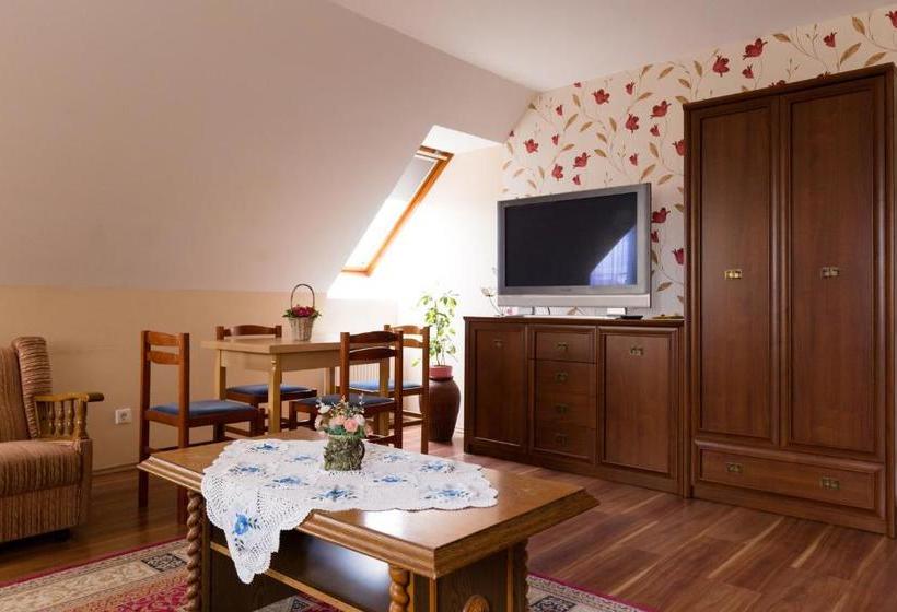 بنسيون Alíz Vendégház