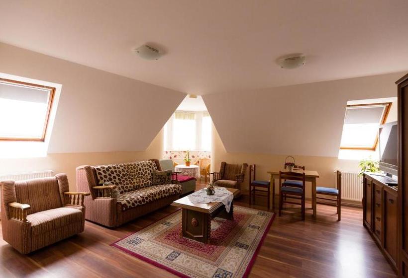 بنسيون Alíz Vendégház