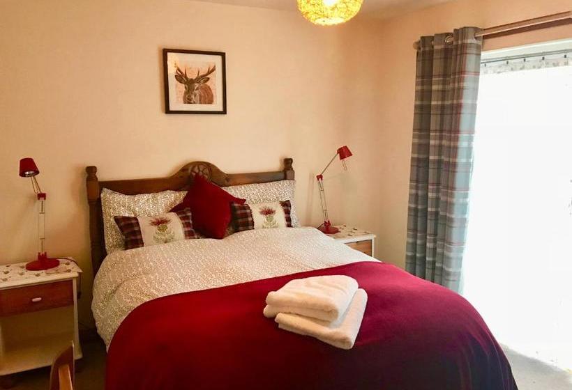 펜션 Rooms At Elmbank Near Loch Ness