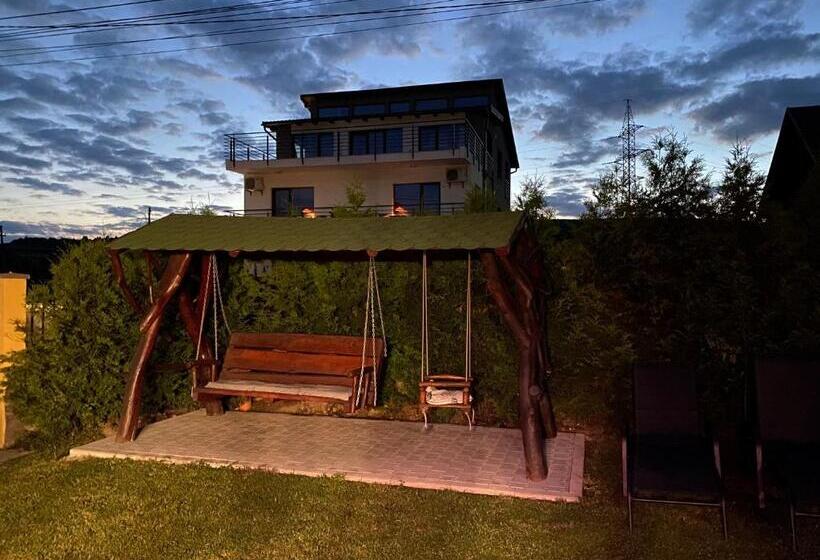 بنسيون Vila Eszter