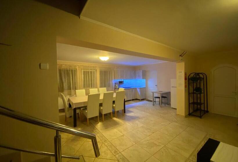 بنسيون Vila Eszter