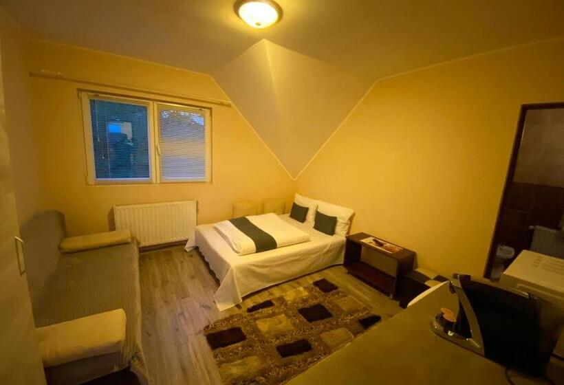 بنسيون Vila Eszter