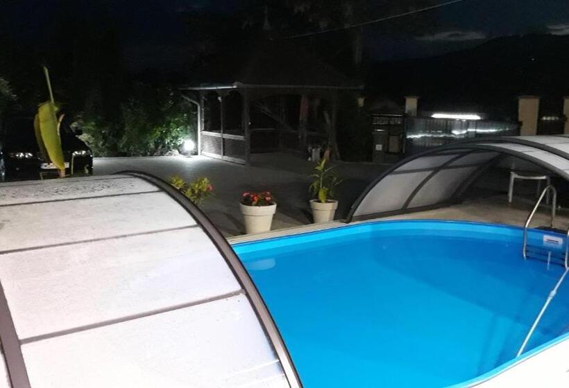 بنسيون Vila Eszter