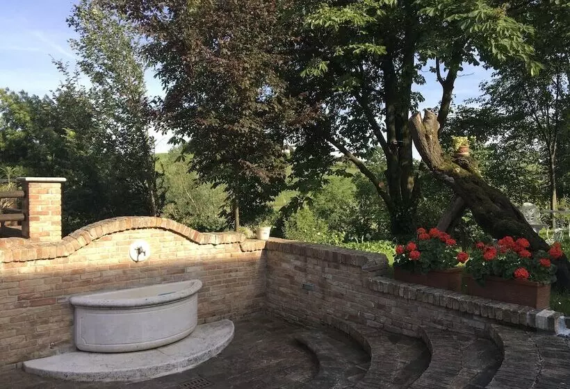 Hotelli Agriturismo Relais Il Bricco