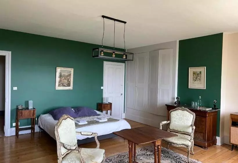 ペンション Chateau Des Faugs