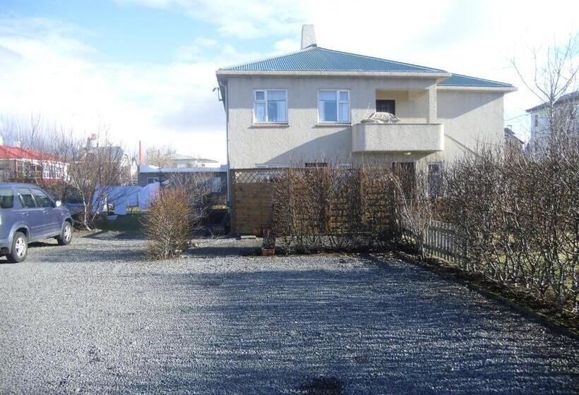 پانسیون Teigur Guesthouse