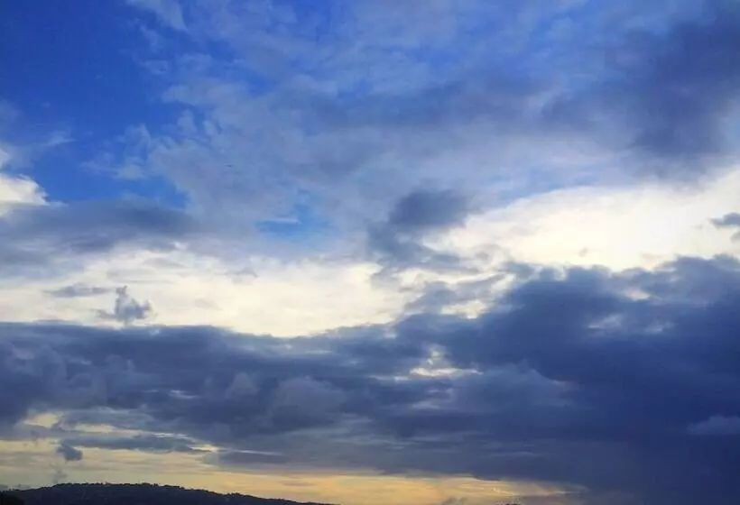 هاستل Golden Arrow Inn