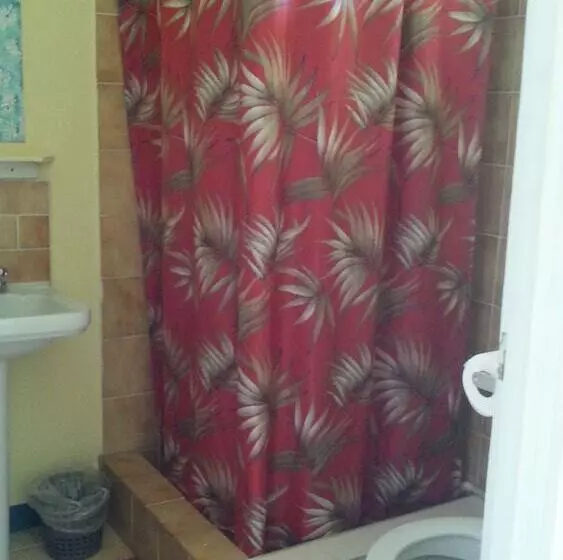 هاستل Golden Arrow Inn