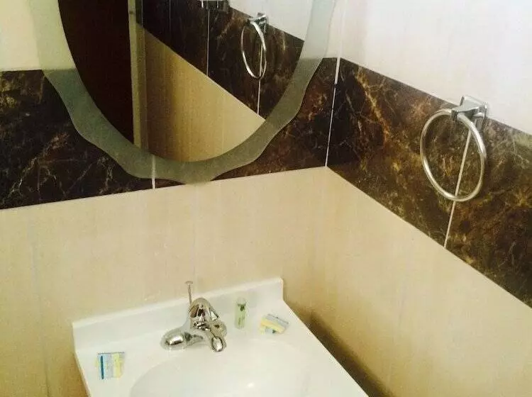 هاستل Golden Arrow Inn