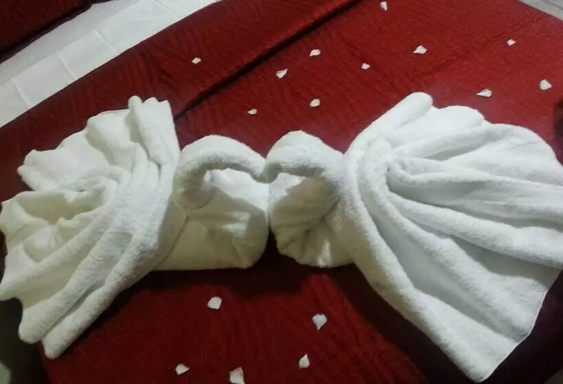 هاستل Golden Arrow Inn