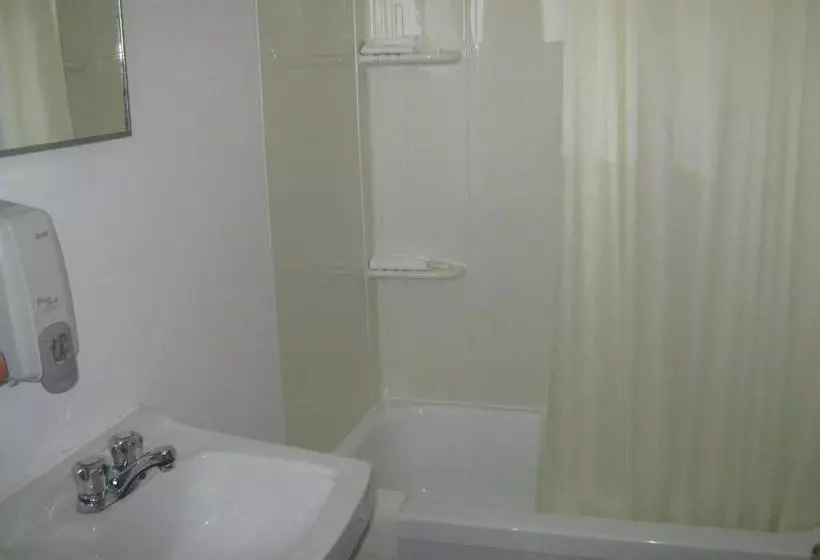 ユースホステル Sherbrooke Village Inn