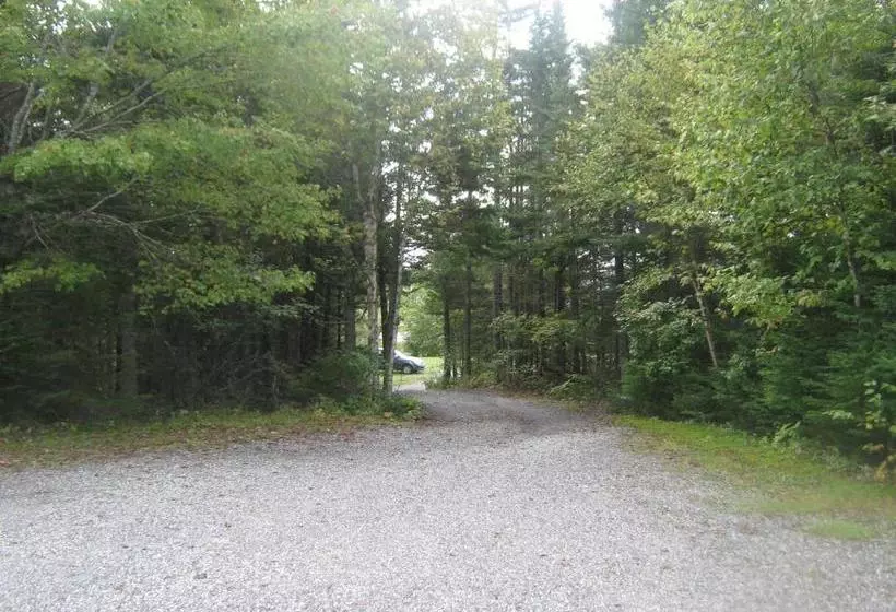 ユースホステル Sherbrooke Village Inn