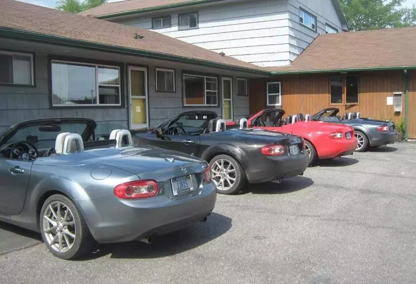 ユースホステル Sherbrooke Village Inn