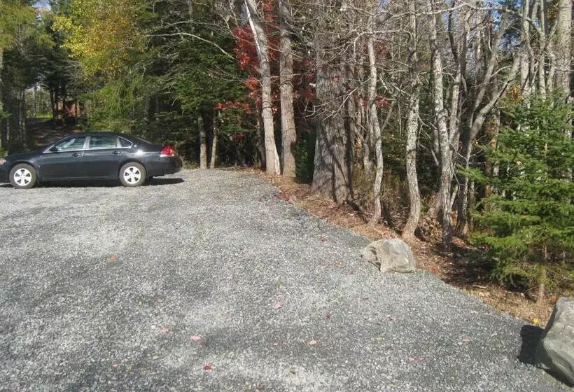 ユースホステル Sherbrooke Village Inn