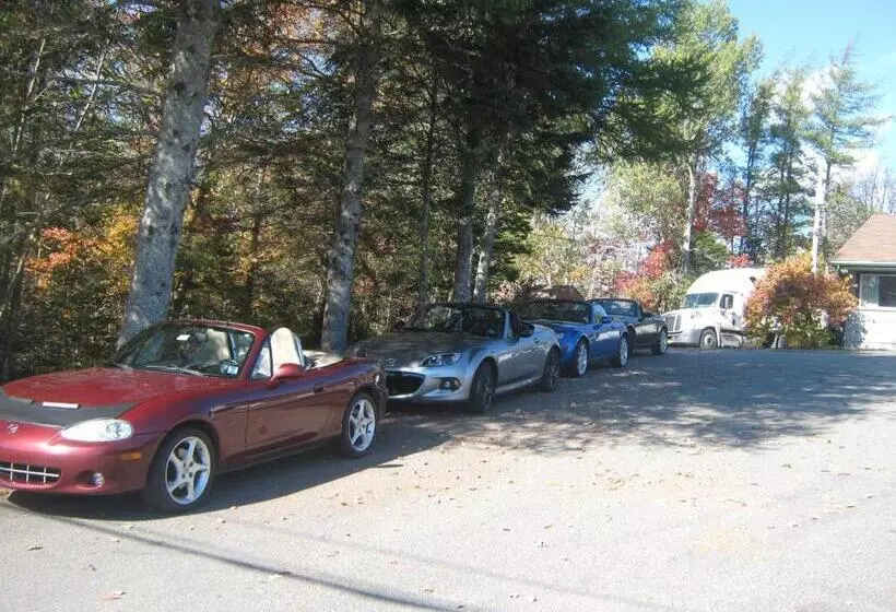 ユースホステル Sherbrooke Village Inn