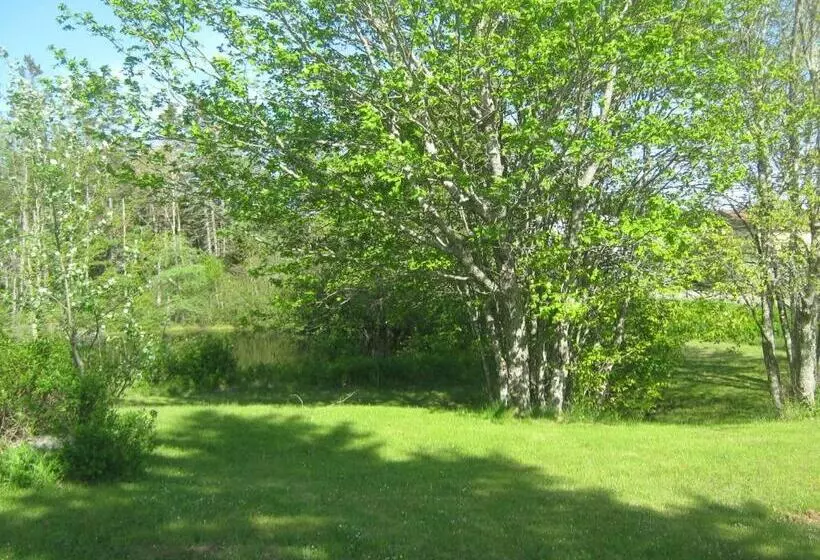 ユースホステル Sherbrooke Village Inn