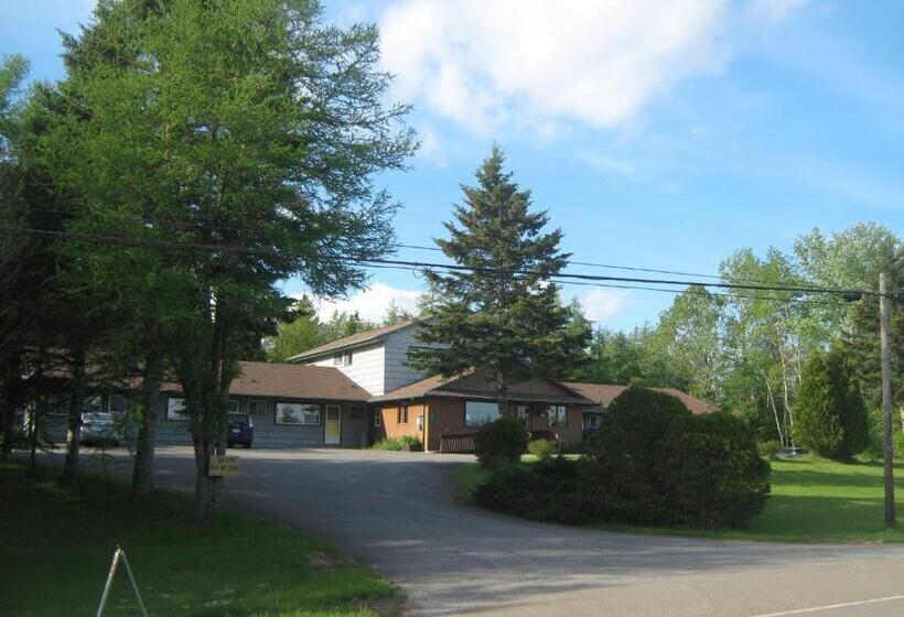 旅馆 Sherbrooke Village Inn