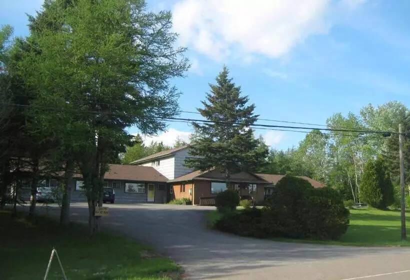 ユースホステル Sherbrooke Village Inn