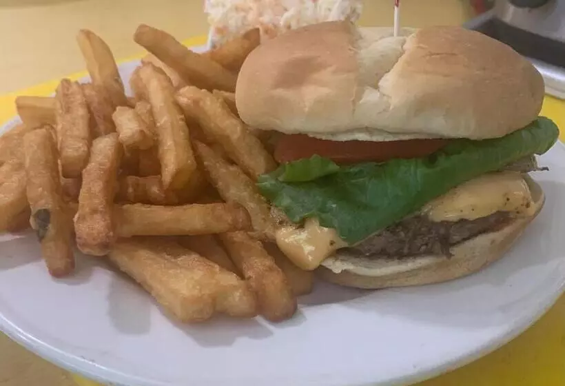 ユースホステル Sherbrooke Village Inn