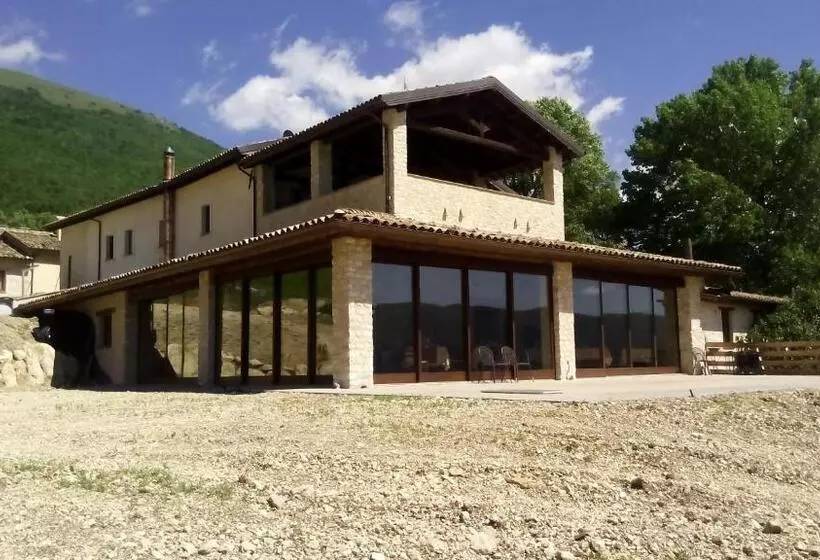هتل Agriturismo Il Casale Degli Amici