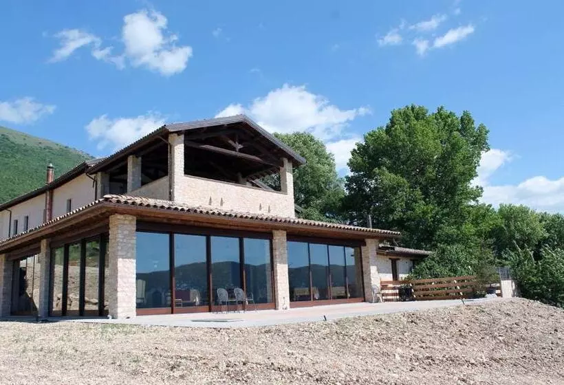 هتل Agriturismo Il Casale Degli Amici