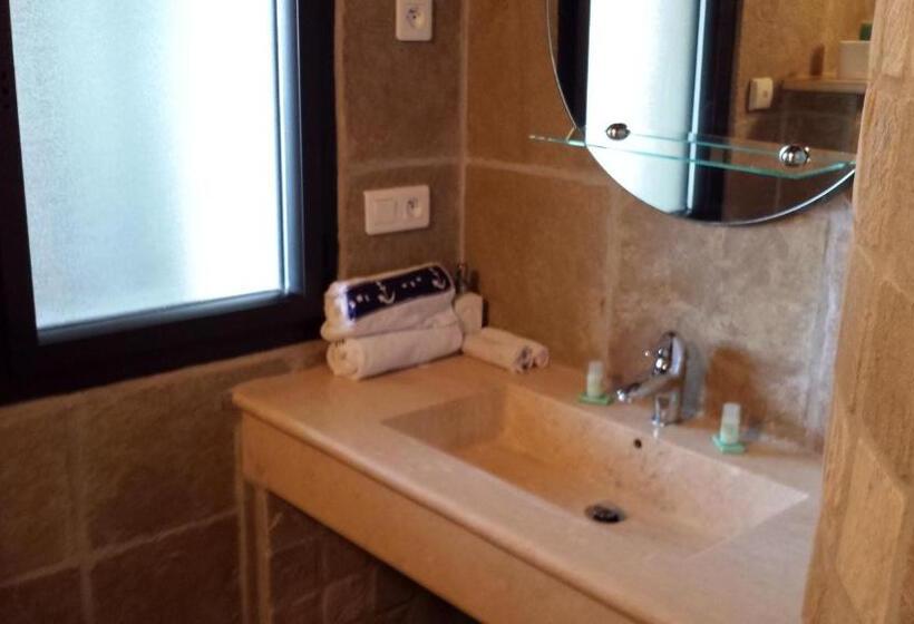 بنسيون Castelia