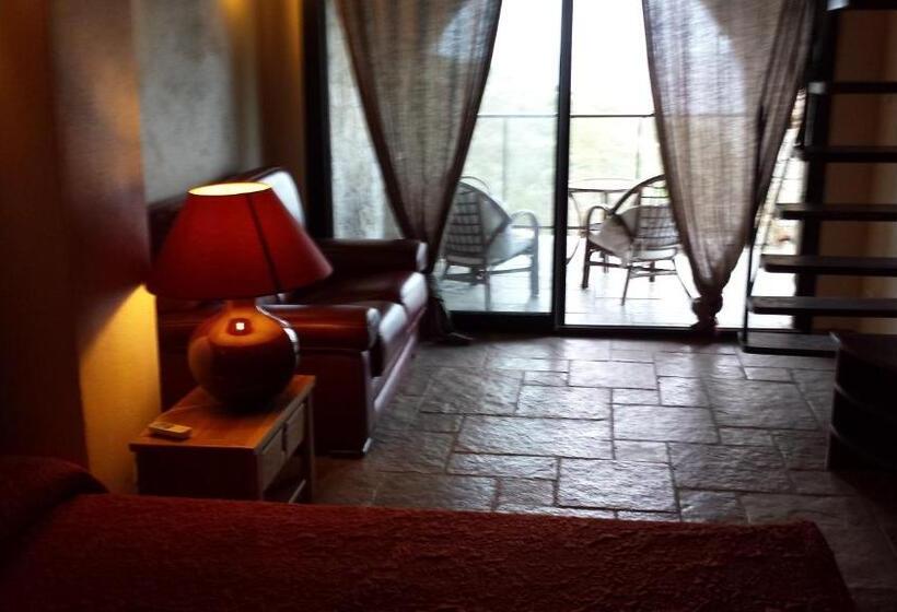 بنسيون Castelia