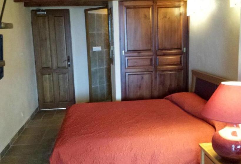 بنسيون Castelia