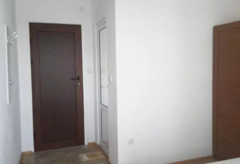 پانسیون Guest House Kera