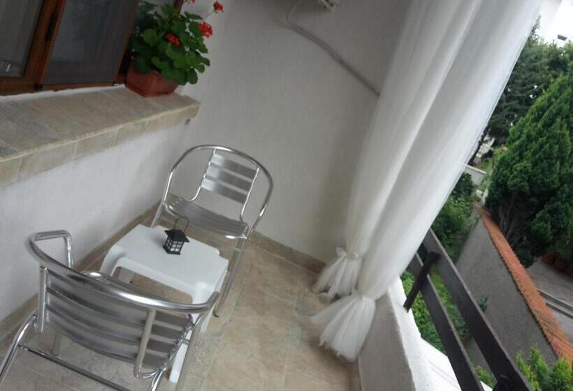 پانسیون Guest House Kera