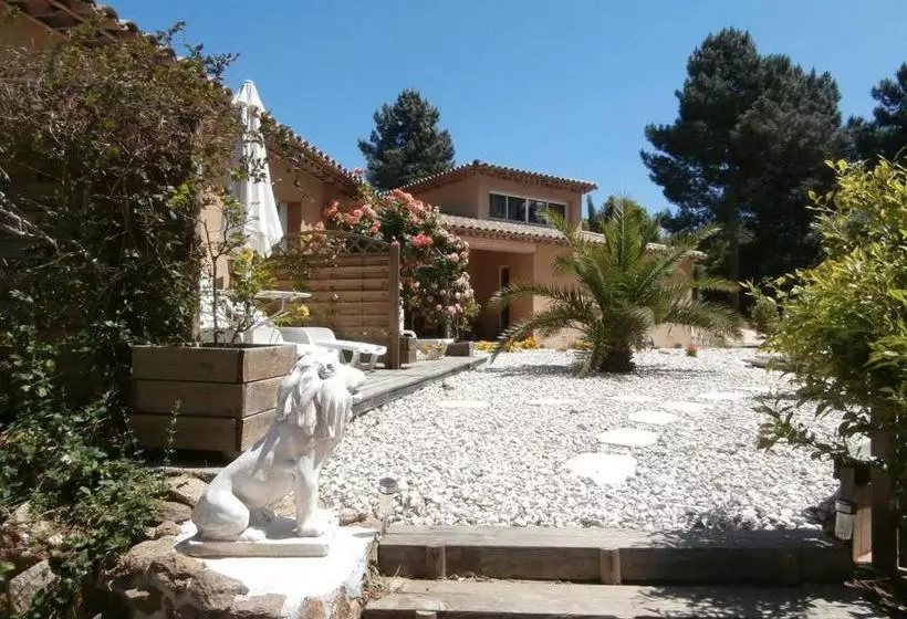 Majatalo La Mouchelière