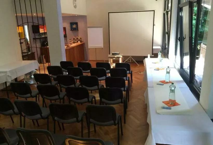 Majatalo Penzión Modrý Dom