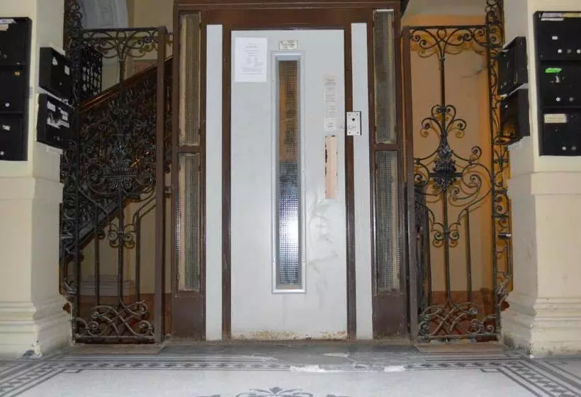 Majatalo Synagogue Central Guest House
