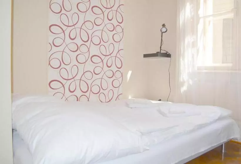 Majatalo Synagogue Central Guest House