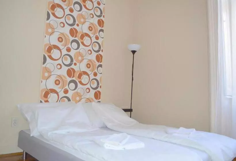 Majatalo Synagogue Central Guest House