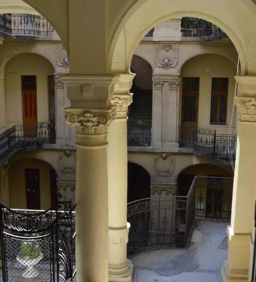 Majatalo Synagogue Central Guest House