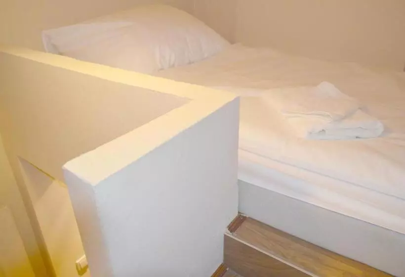 Majatalo Synagogue Central Guest House