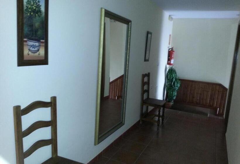 Pensión Y Apartamentos El Taxi