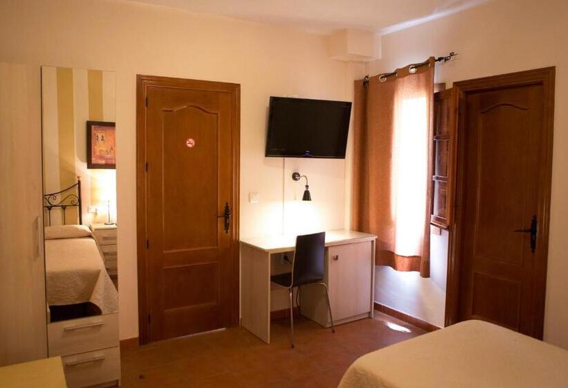 Pensión Y Apartamentos El Taxi