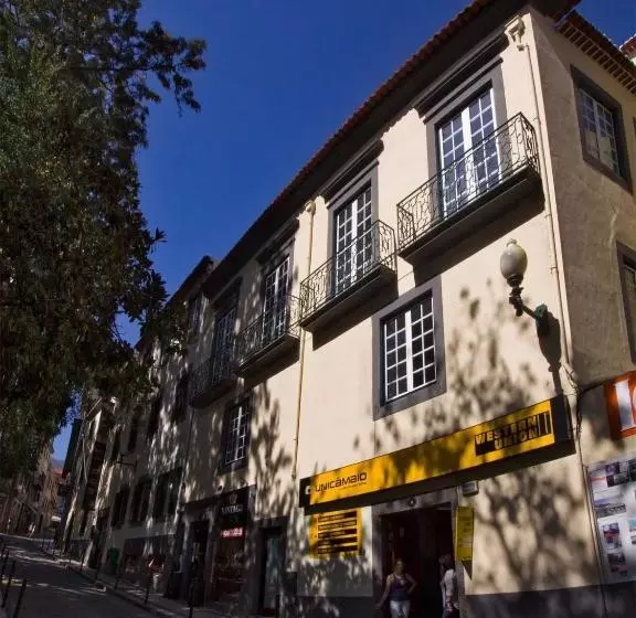 The Wine Lodges By An Island Apart