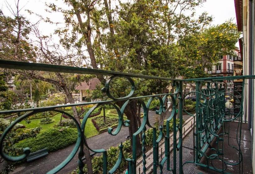 The Wine Lodges By An Island Apart