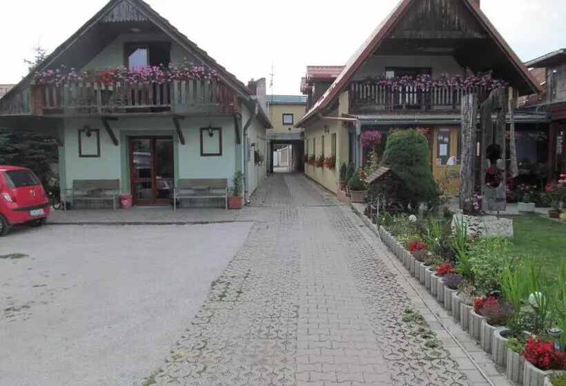 Majatalo A+s Penzion Podzamok