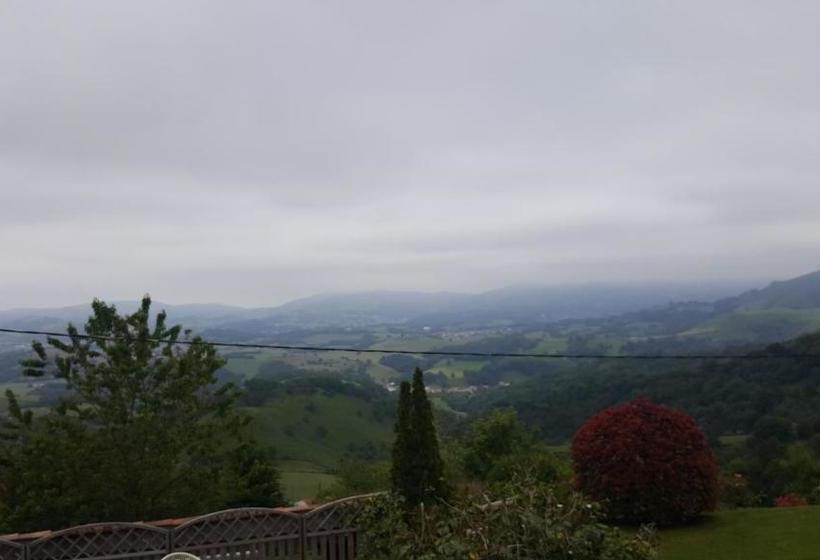 פנסיון Ferme Ithurburia