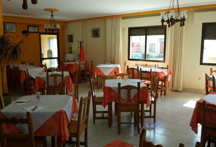 بنسيون Hostal Atila