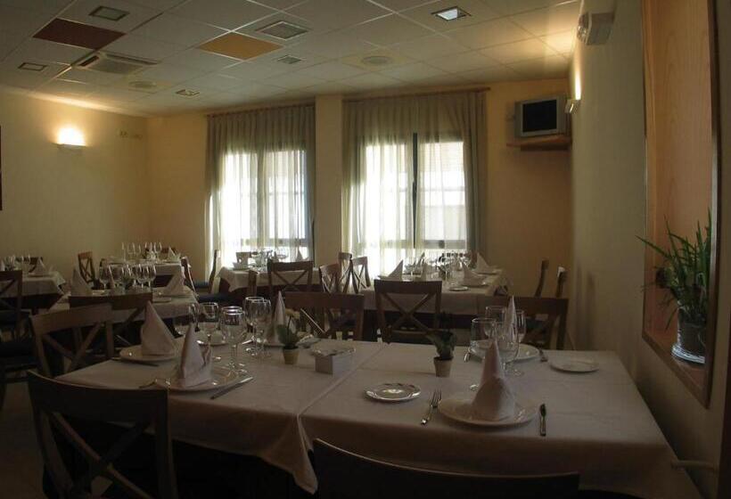 بنسيون Hostal Ciudad De Cáparra