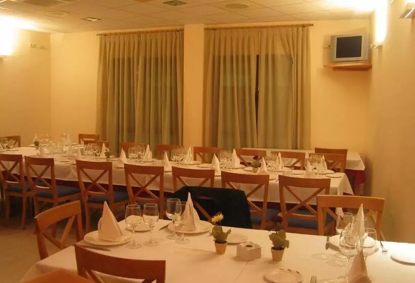 Majatalo Hostal Ciudad De Cáparra