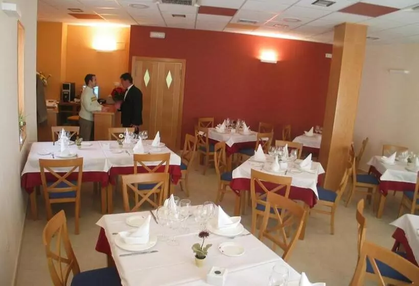 Majatalo Hostal Ciudad De Cáparra